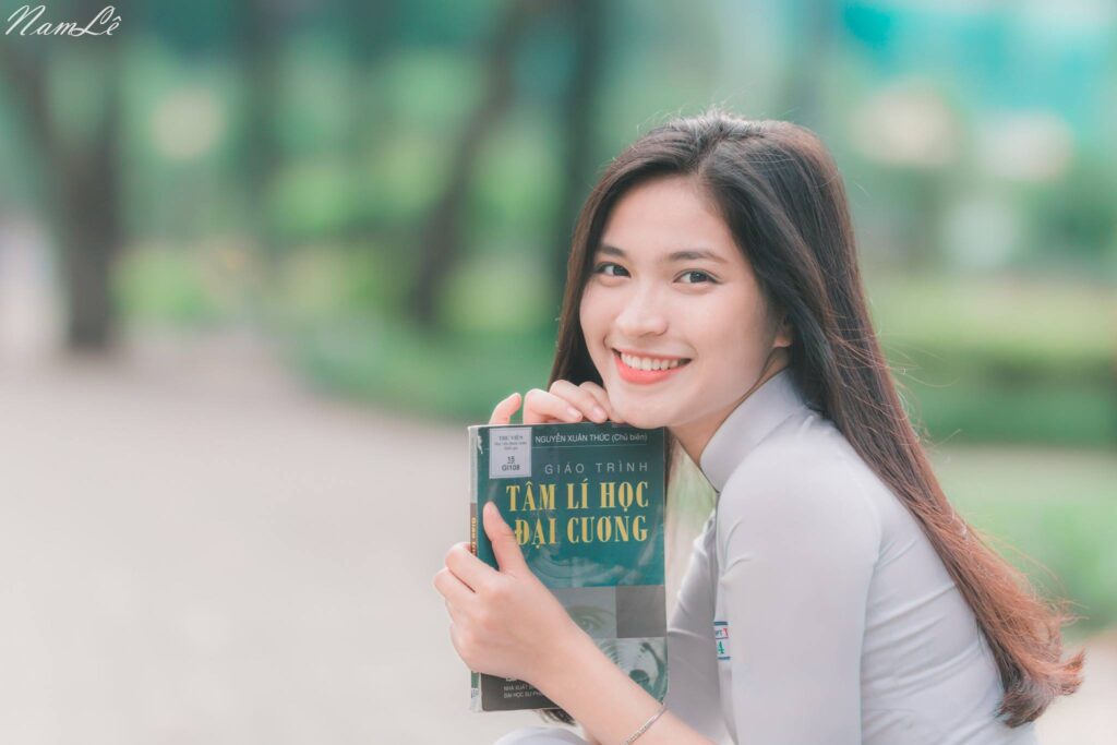 Hình Ảnh Con Gái Xinh Tác Động Đa Chiều Của Vẻ Đẹp Tự Nhiên Trên Tâm Lý Và Xã Hội Hiện Đại